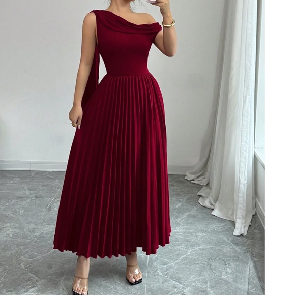 Luxe Black One Shoulder Draped Detail Pleated Evening Formal Gown Dress - Picture 1 of 8